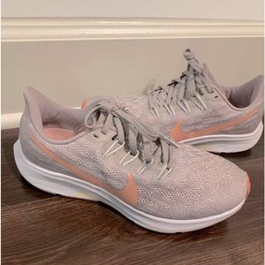 Tennis shoes